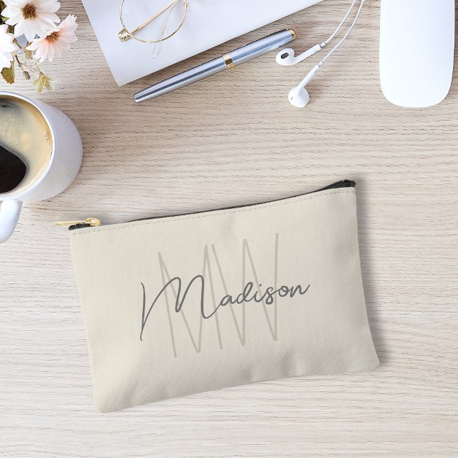 Moderne Monogram Name Script Creme Zubehörtasche (Modern Monogram Name Script Cream Accessory Pouch)