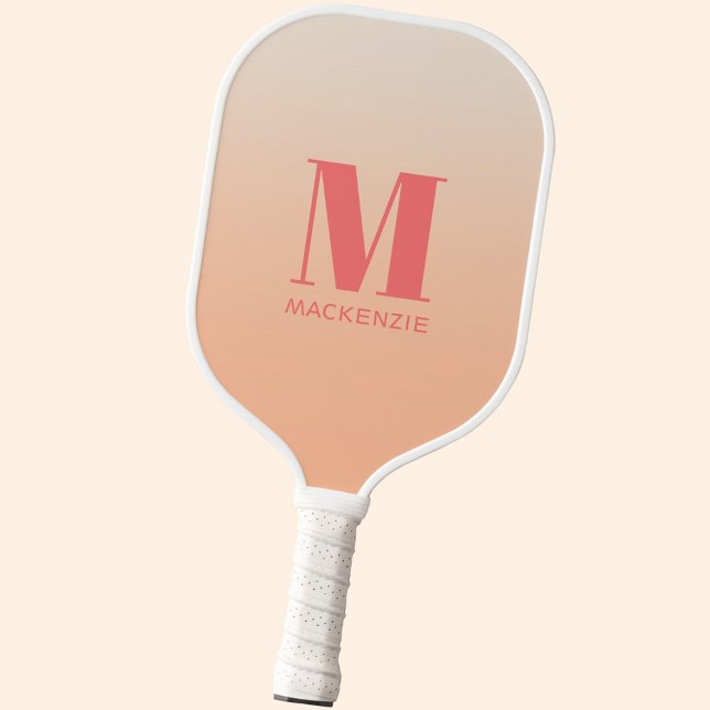 Moderne Monogramm Anfangsname Peach Gradient Pickleball Schläger (Modern monogram initial name personalized peach gradient pickleball paddle)