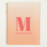 Moderne Monogramm Anfangsname Peach Gradient Planer<br><div class="desc">Moderne Typografie minimalistisch Monogramm Initialdesign,  das zu personalisieren geändert werden kann. Pfirsichfarbener Hintergrund</div>