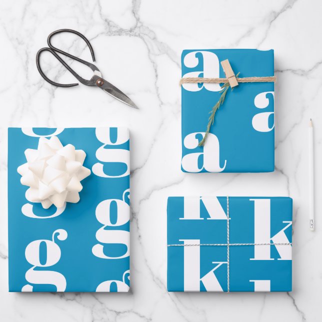 Moderne monogramm hellblaue Farbe Erstaufnahme Geschenkpapier Set (Vorderseite)