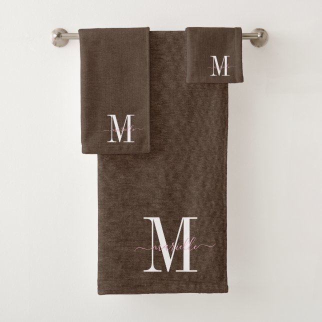 Moderne Monogramm Imitate Dunkelbraun Badhandtuch Set (Insitu)