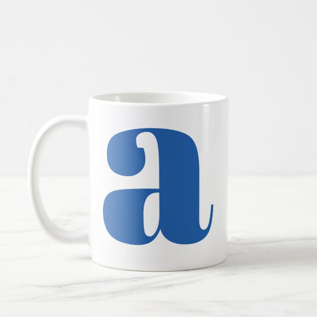 Moderne Monogramm-Initiale in Periwinkle Kaffeetasse (Links)