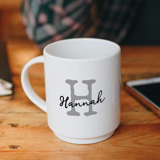 Moderne Monogramm-Initialen Name Schreibmaschinens Kaffeetasse (Modern Monogram Initial Name Mug | Gray Typewriter Script Custom Housewarming Gift Drinkware)