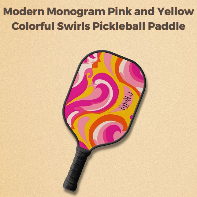 Moderne monogramm rosa und gelb farbige Wirbel Pickleball Schläger (Von Creator hochgeladen)
