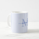 Moderne Monogramm-Schriftzug mit blauen Streifen Kaffeetasse<br><div class="desc">Beginnen Sie Ihren Morgen stilvoll mit diesem personalisierten blauen Streifenkaffeebecher, der dafür entworfen wurde, zeitlosen Charme in jeden Schluck zu bringen. Mit einem weichen blau-weißen Streifenmuster im Hintergrund ist dieser elegante Becher mit Ihrem Monogramm und vollständigen Namen in einer eleganten Schreibschrift personalisiert – was einen weiblichen, raffinierten Look schafft, der...</div>