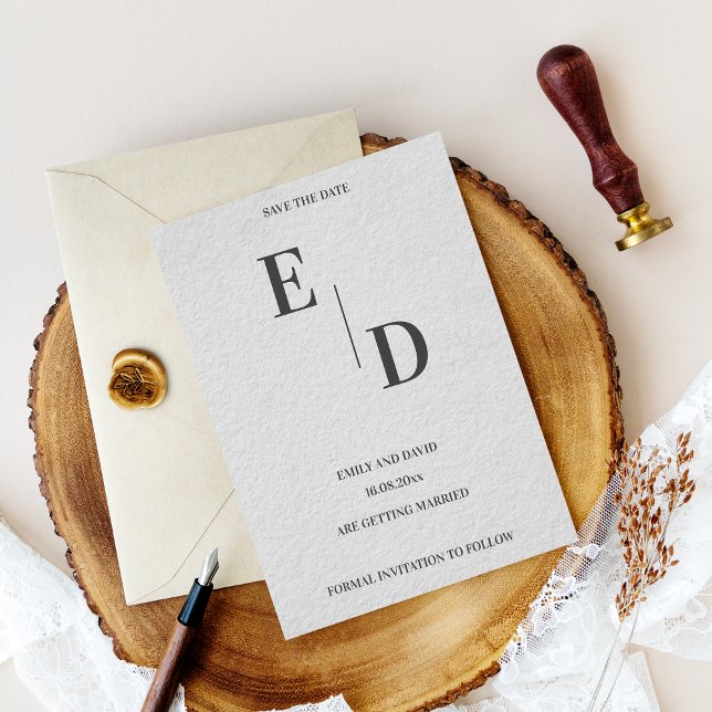 Moderne Monogramm-Schwarz-weiße Hochzeit rettet da Ankündigungspostkarte (Modern Monogram Black White Wedding Save The Date Announcement Postcard)