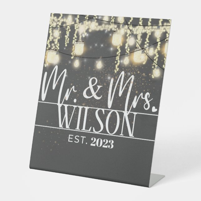 Moderne Mr. & Mrs. etablierte Lights Wedding Sockelschild (Vorderseite)