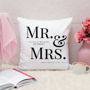 Moderne Mr und Mrs benutzerdefinierter Name schwar Kissen