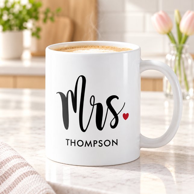 Moderne Mrs Calligraphy Herz Monogramm Kaffeetasse (Von Creator hochgeladen)