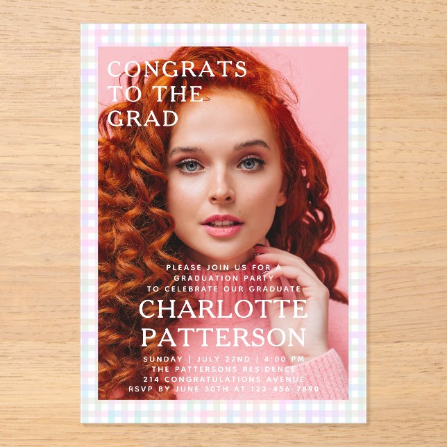 Moderne Multicolor Gingham Foto Graduation Party Acryleinladungen (Vorderseite)
