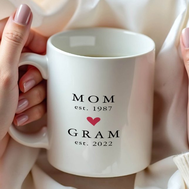 Moderne Mutter | Gram Jahr Est. Kaffeetasse (Von Creator hochgeladen)