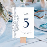 Moderne Nautical Knot Rope Wedding Tischnummer<br><div class="desc">Die stilvollen,  modernen Tischnummern-Karten mit einem Segel-Knoten auf der links Seite in den Farben Weiß und Blau der Marine sorgen für eine Touch an Ihrem Hochzeitstisch. Finden Sie passende Produkte in der Kollektion,  und kontaktieren Sie mich über den Zazzle Chat für weitere Produkte,  andere Farben oder Designs.</div>