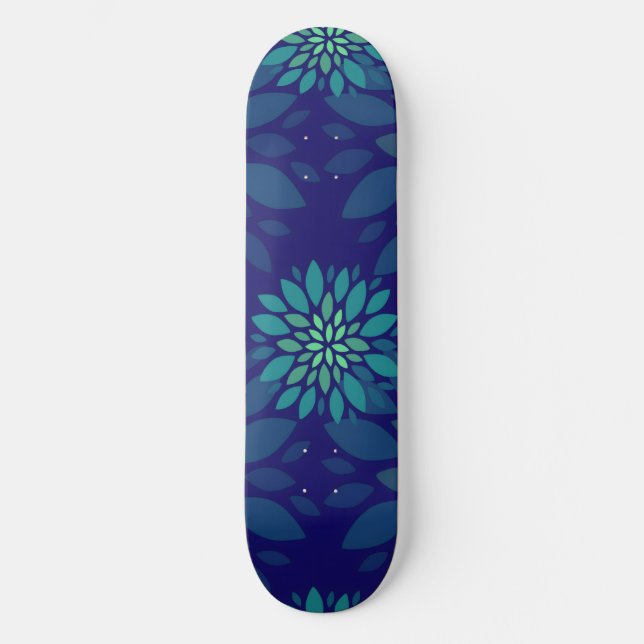 Moderne Navy Blau und Grüne Florale Blätter Muster Skateboard (Vorderseite)