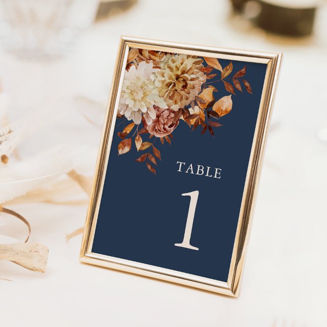 Moderne Navy Blue Hochzeit im Herbst Tischnummer (Modern Navy Blue Fall Floral Wedding Table Number by Painted Paperie)