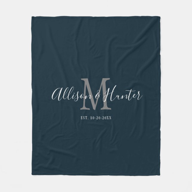 Moderne Navy Blue Script Monogram Paare Fleecedecke (Vorderseite)