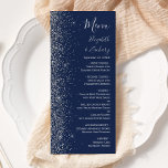 Moderne Navy Blue Silver Glitzer Edge Wedding Menükarte<br><div class="desc">Die links Seite dieses eleganten,  modernen Hochzeitsmenüs besticht durch ein silbernes Imitat-Glitzer-Design. Der anpassbare Text kombiniert silbergraue Handschrift,  Copperplate und kursiv Schriftart auf marinebasischem Hintergrund. Auf der Rückseite ist ein passendes marineblau-silberfarbenes Glitzer-Design zu sehen.</div>