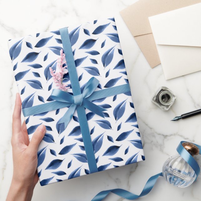 Moderne Navy Blue Watercolor Blätter Muster Geschenkpapier (Schenken)