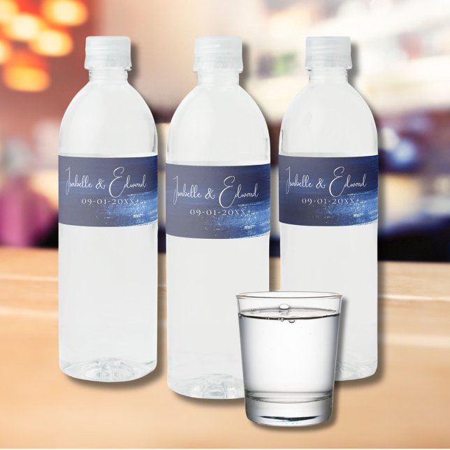 Moderne Navy Blue & White Wassercolor Pinselstrich Wasserflaschenetikett (Von Creator hochgeladen)
