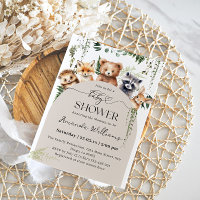 Moderne neutrale Babydusche aus Holz