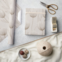 Moderne neutrale Tulpe Elfenbein Blumenmuster Geschenkpapier