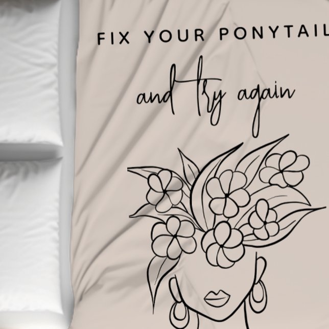 Moderne neutrale Versuchsfrauen mit Blume Fleecedecke (Von Creator hochgeladen)