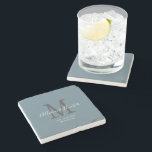 Moderne Newlyweds etablierte Dusty Blue Monogram Steinuntersetzer<br><div class="desc">Mit diesem modernen, neu etablierten Dusty Blue Monogram Stone Untersetzer geben Sie einen perfekten Sake. Es ist ein modernes, individualisierbares Design in staubigen Blau, Weiß und Hellgrau. Die ersten Namen von Braut und Bräutigam stehen im Zentrum der modernen weißen Schrift Schrift, und der Anfang des neuen Nachnamens ist grau. Das...</div>