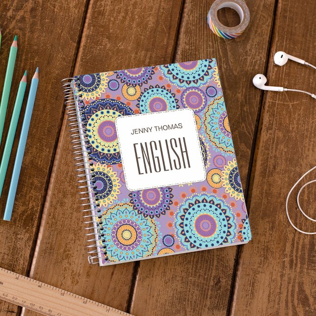 Moderne, Niedliche, trendige, farbenfrohe Musterkl Notizblock (Personalized mandala class subject notebook with colorful geometric school design.)