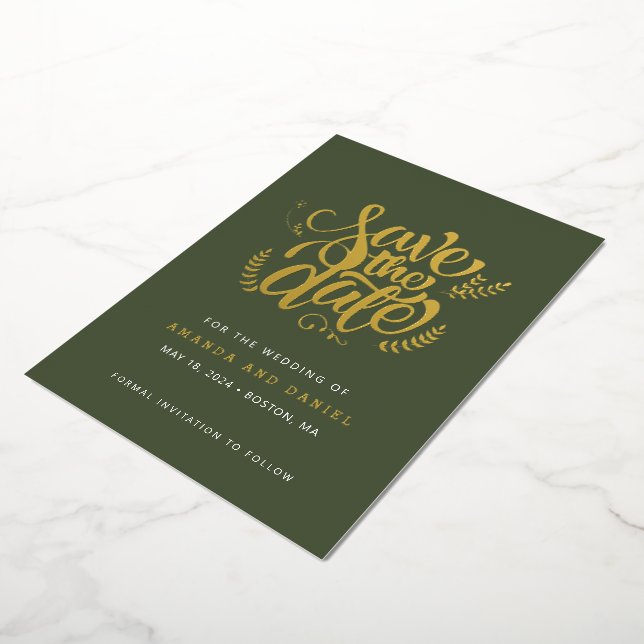 Moderne Olive Green Calligraphy Script Wedding Folieneinladung (Gedreht)