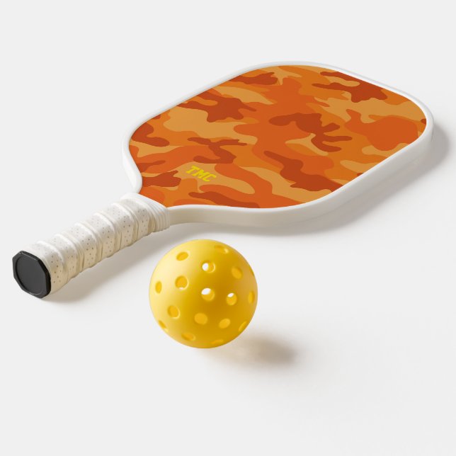 Moderne orange Camouflage Gelbe Initialen Farbige  Pickleball Schläger (Ablage2  )