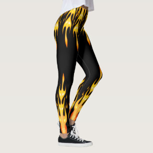 Moderne orange-gelbe Feuerflammen auf Schwarz Leggings