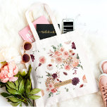 Moderne Pastell-Blume & Kraft-Personalisiertes Ges Tragetasche<br><div class="desc">Dieses personalisierte Geschenk ist eine wunderschöne und einzigartige Option für alle, die Blume und eine Touch von rustikalem Charme Lieben. Das Geschenk zeichnet sich durch ein Set modernes pastellfarbenes Set vor einem Hintergrund aus Kraftpapier aus und schafft einen schönen Kontrast, der das Auge sicher erfassen wird.Die Blume sind stilvoll und...</div>