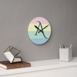 Moderne Pastell-Minimalist-Anpassung Name Runde Wanduhr