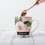 Moderne pastellrosa Aquarellfarben - Blume und Nam Milchtasse<br><div class="desc">Moderne pastellrosa Aquarellfarben - Blume und Name</div>