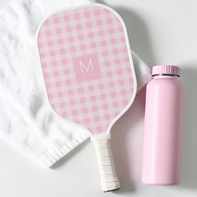 Moderne Pastellrosa Gingham-Monogramm Etabliert Pickleball Schläger (Modern Pastel Pink Gingham Monogram Established Pickleball Paddle)