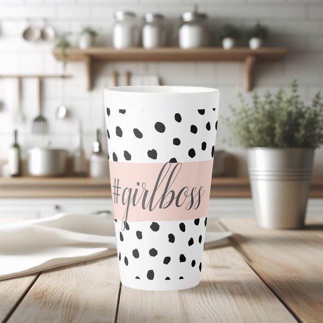 Moderne pastellrosa Girl Boss & Black Dots Milchtasse (Von Creator hochgeladen)