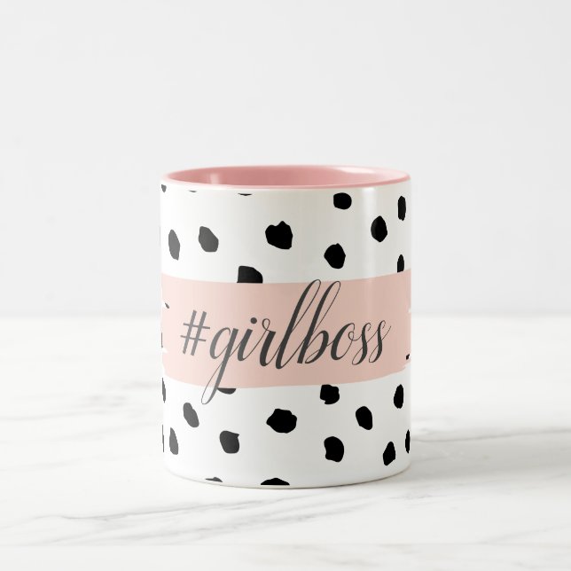 Moderne pastellrosa Girl Boss & Black Dots Zweifarbige Tasse (Mittel)