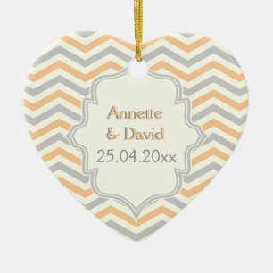 Moderne pfirsichgraue, ivorische Zickzack Muster Keramik Ornament