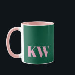 Moderne Pink Grüne Monogramm Anfangsbuchstaben Per Tasse<br><div class="desc">Dieser moderne Becher zeigt Ihre Anfangsbuchstaben in Rosa auf grünem Hintergrund.</div>