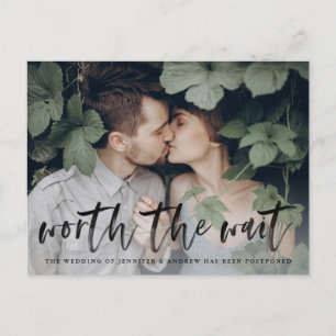 Moderne Pinselskripte mit Verzögerung Ankündigungspostkarte