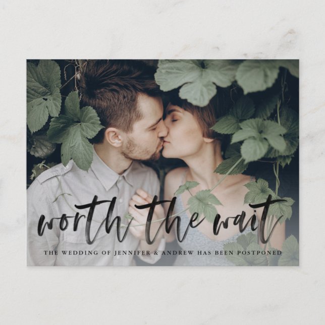 Moderne Pinselskripte mit Verzögerung Ankündigungspostkarte (Vorderseite)