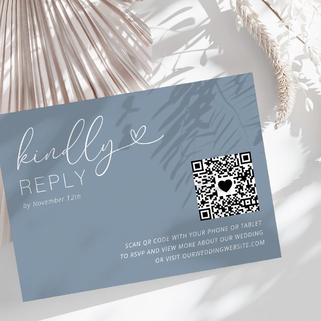 Moderne QR Code Dusty Blue Wedding RSVP Card (Von Creator hochgeladen)