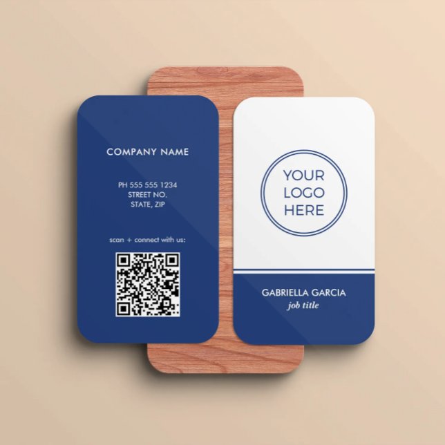 Moderne QR-Code-Logo Blaue Visitenkarte (Card shown in 3.5 x 2 inches with round corners. )