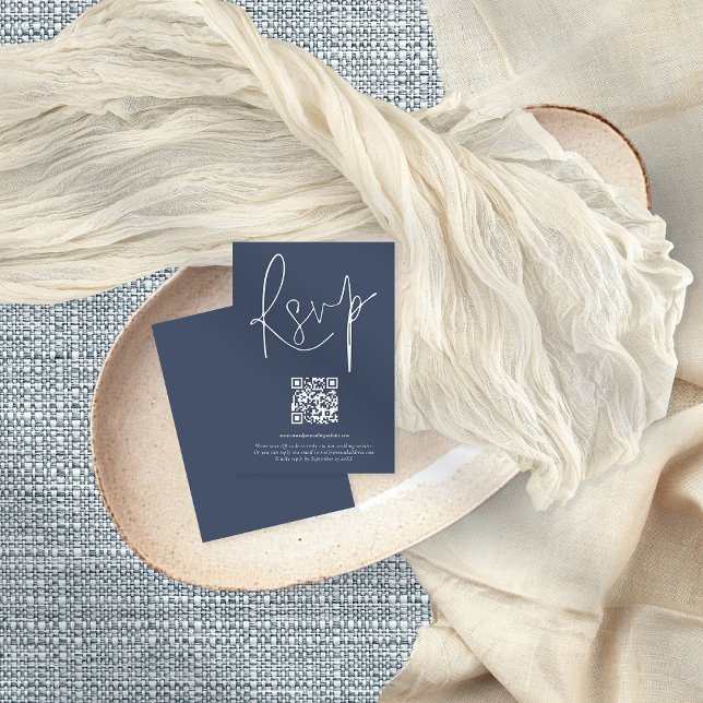 Moderne QR Code Script Hochzeit Dusty Navy RSVP Ka Einladung (Von Creator hochgeladen)