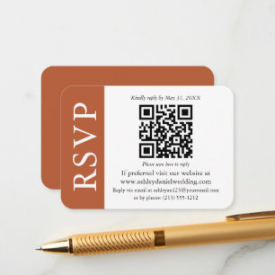 Moderne QR Wedding RSVP Terracotta und White Begleitkarte