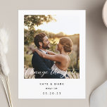 Moderne Rahmen Foto Hochzeit ändern das Datum Postkarte<br><div class="desc">Eine individuell gestaltete Hochzeit verändert die Dattelpostkarte mit modernem weißem Rahmen und kalligrafischem Design.</div>