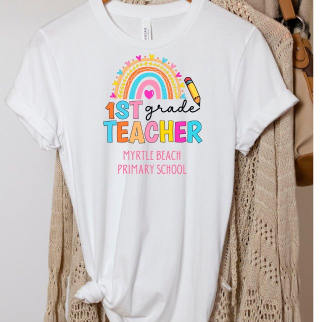 Moderne Rainbow-Lehrerschule Name T-Shirt (Von Creator hochgeladen)