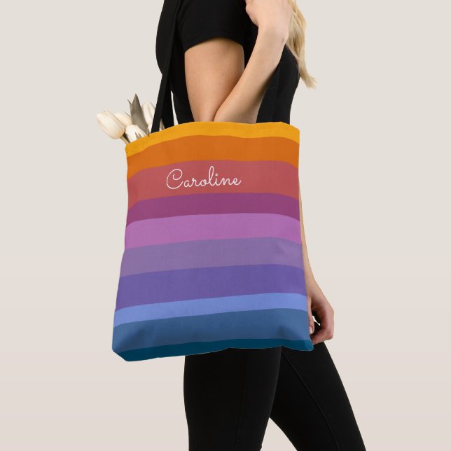 Moderne Rainbow Stripes Personalisierter Name in S (Von Nahem)