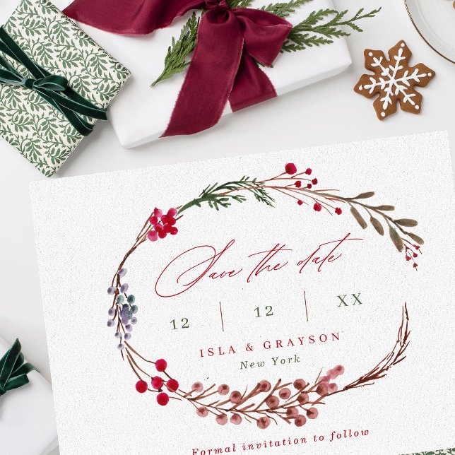 Moderne Red Berries & Script Winter Wedding Save The Date (Von Creator hochgeladen)