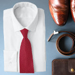Moderne Red Diamond Pattern Neck Tie Krawatte<br><div class="desc">Das moderne Red Diamond Pattern Neck Tie zeichnet sich durch ein elegantes und stilvolles,  modernes,  rotes und weißes Diamantmuster aus. Ideal für Hochzeiten,  Trauzeugen,  Vatertag,  Geburtstagsgeschenk für Vater oder Opa und vieles mehr. Designed by ©2024 Evco Studio www.zazzle.com/store/evcostudio</div>