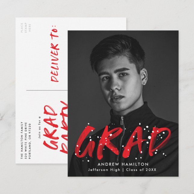 Moderne Red Paint Spritzer Foto Graduation Party Einladungspostkarte (Vorne/Hinten)